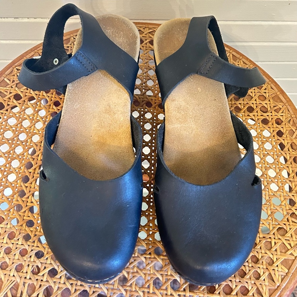 Calou Stockholm Black Leather Clogs